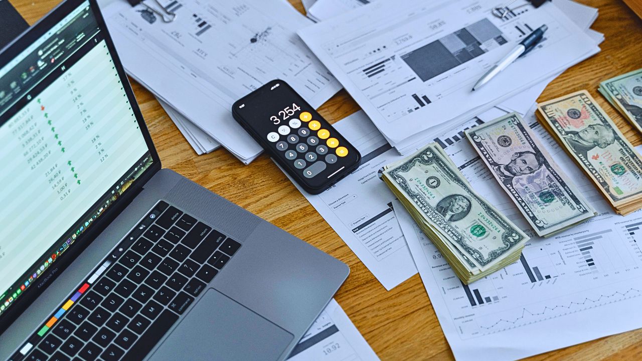 Graphic showing GrindToCash as a trusted online earning hub.